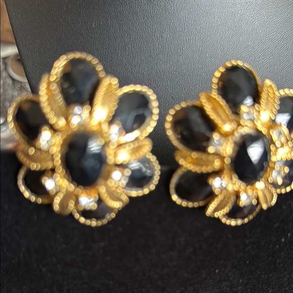 Vintage Black and Gold Floral Earrings - Picture 3 of 6